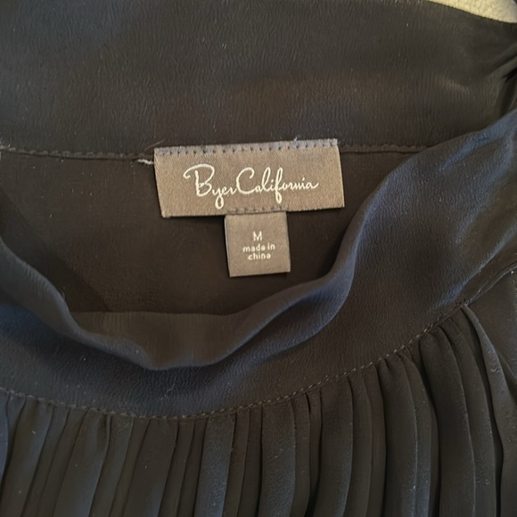 Women’s sleeveless top by Byer California - Picture 2 of 6